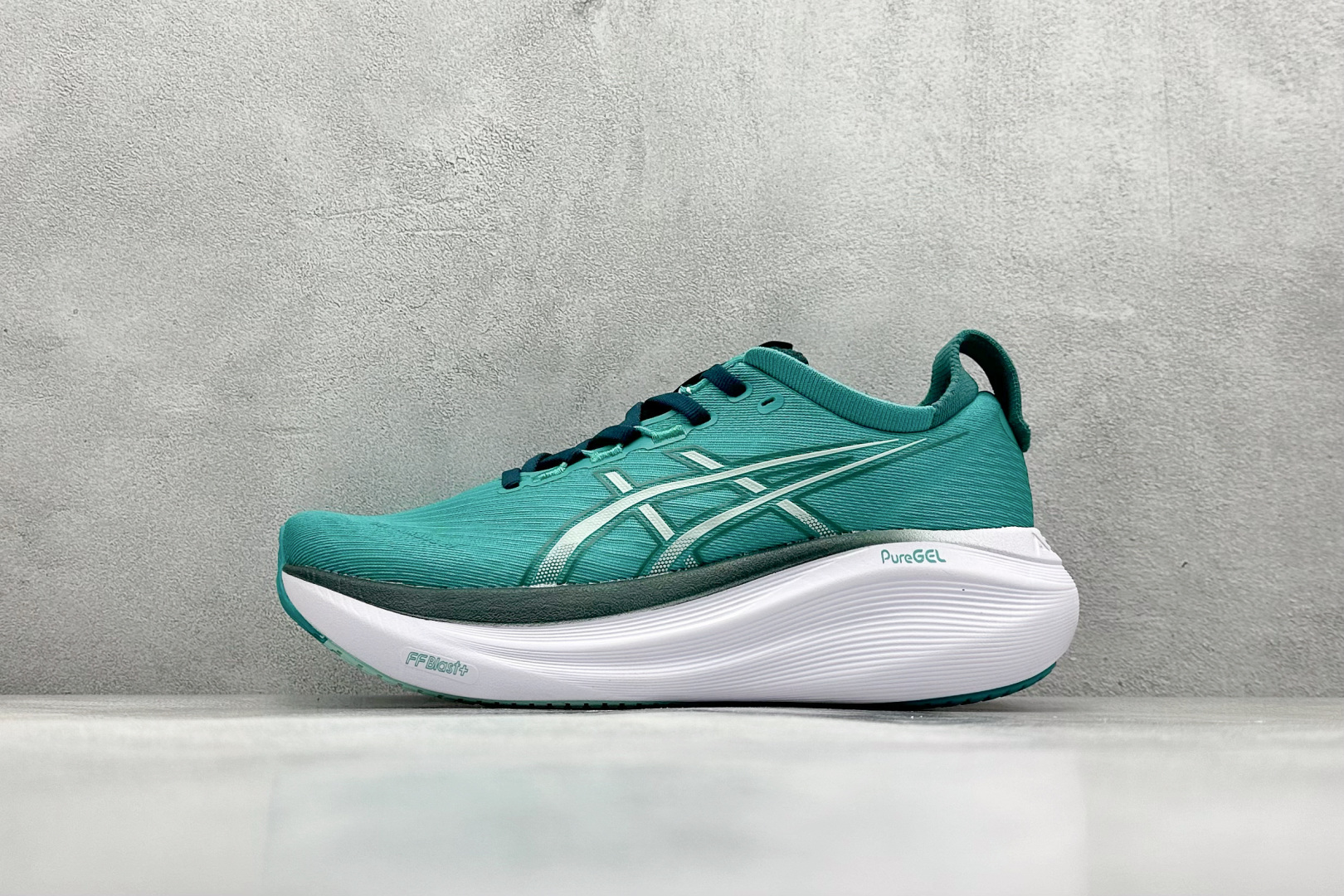  
Asics Gel-NOVABLAST 5 LE 亚瑟士复古透气休闲鞋缓震男子耐磨跑步鞋 

货号：