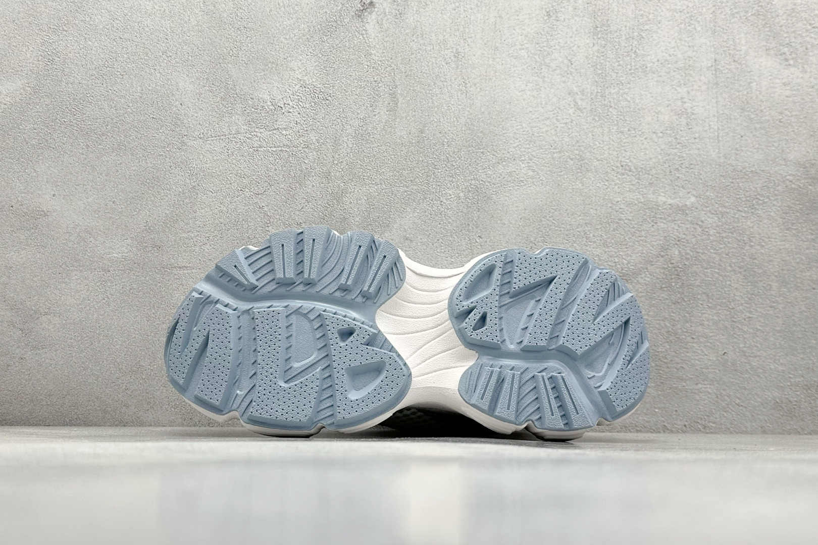  终端放店
NY版 MLB Chunky Runner Basic 老爹鞋系列低帮轻量增高厚底百搭休闲运