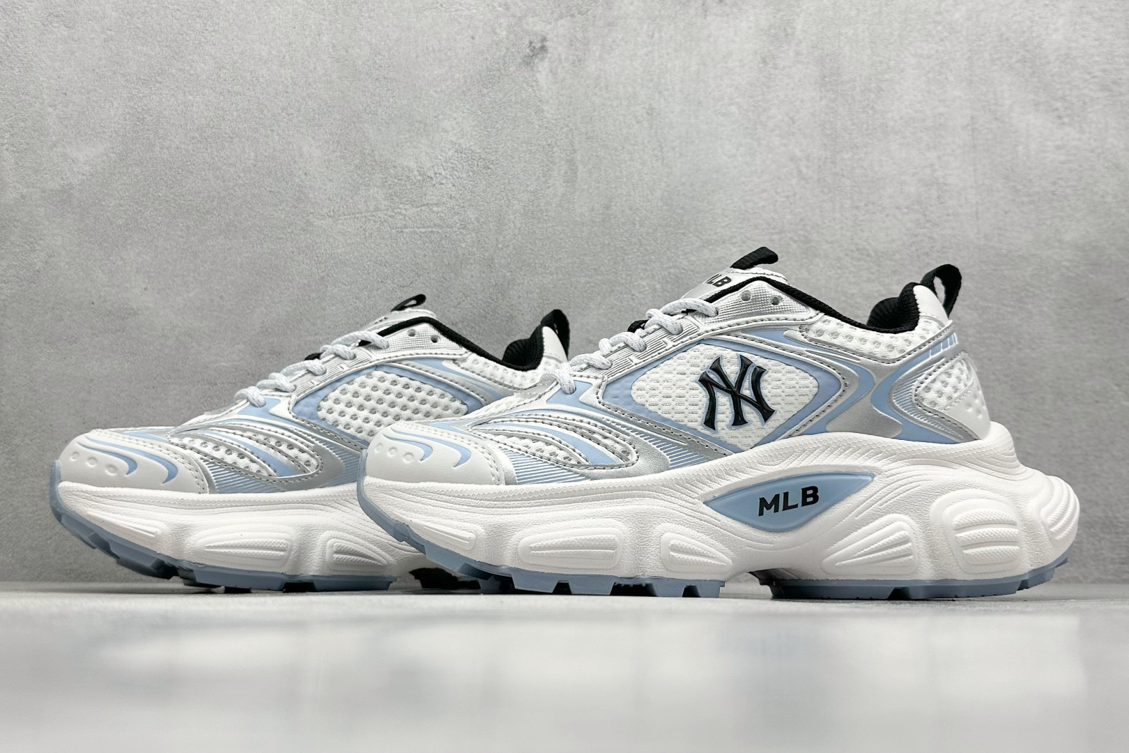  终端放店
NY版 MLB Chunky Runner Basic 老爹鞋系列低帮轻量增高厚底百搭休闲运