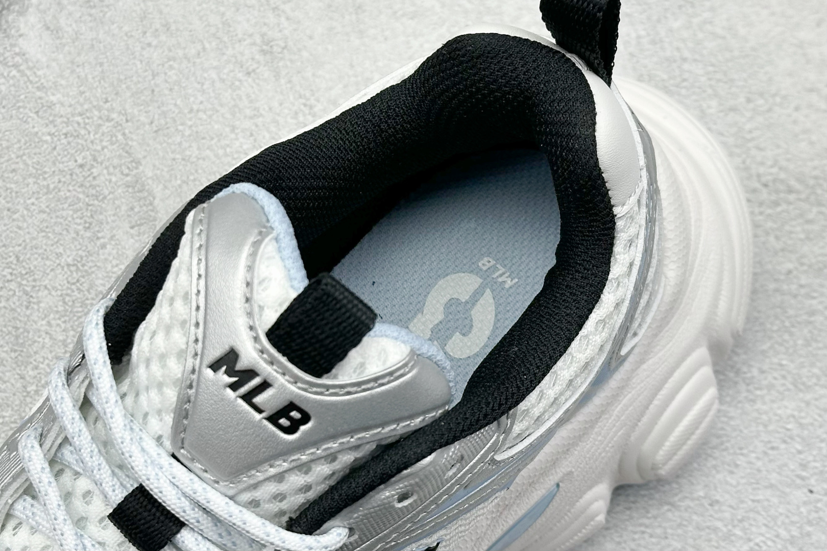  终端放店
NY版 MLB Chunky Runner Basic 老爹鞋系列低帮轻量增高厚底百搭休闲运