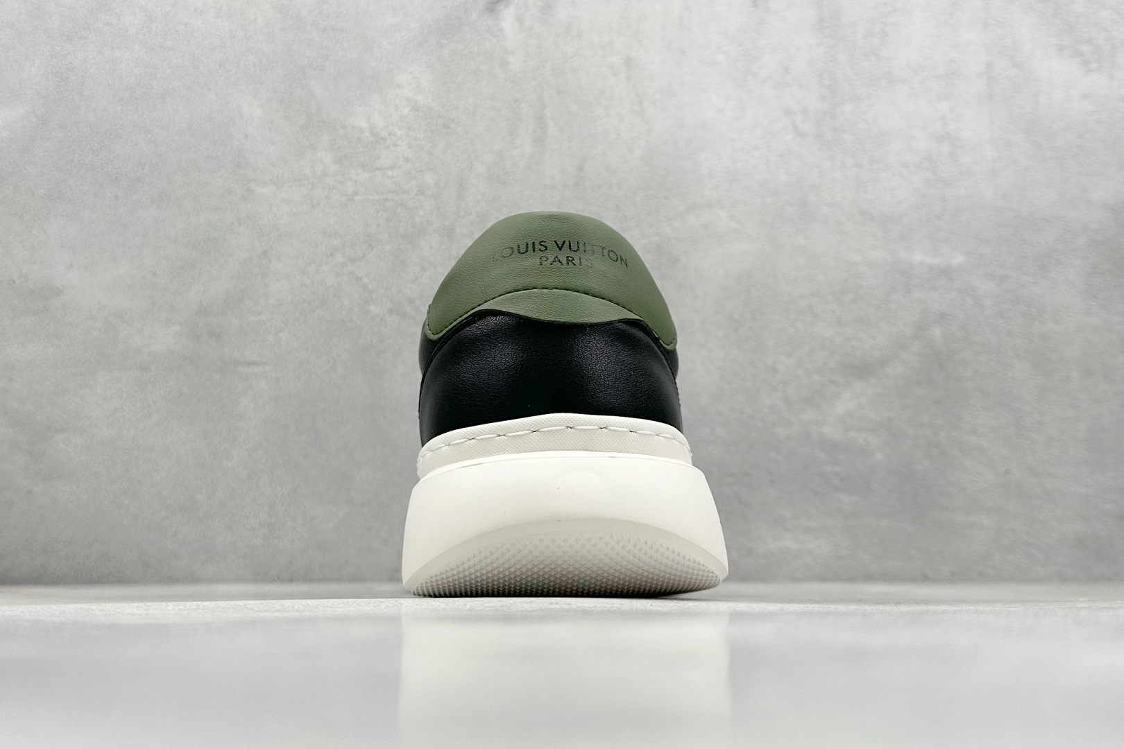 380 Louis Vuitton LV路易威登休闲文化运动板鞋系列