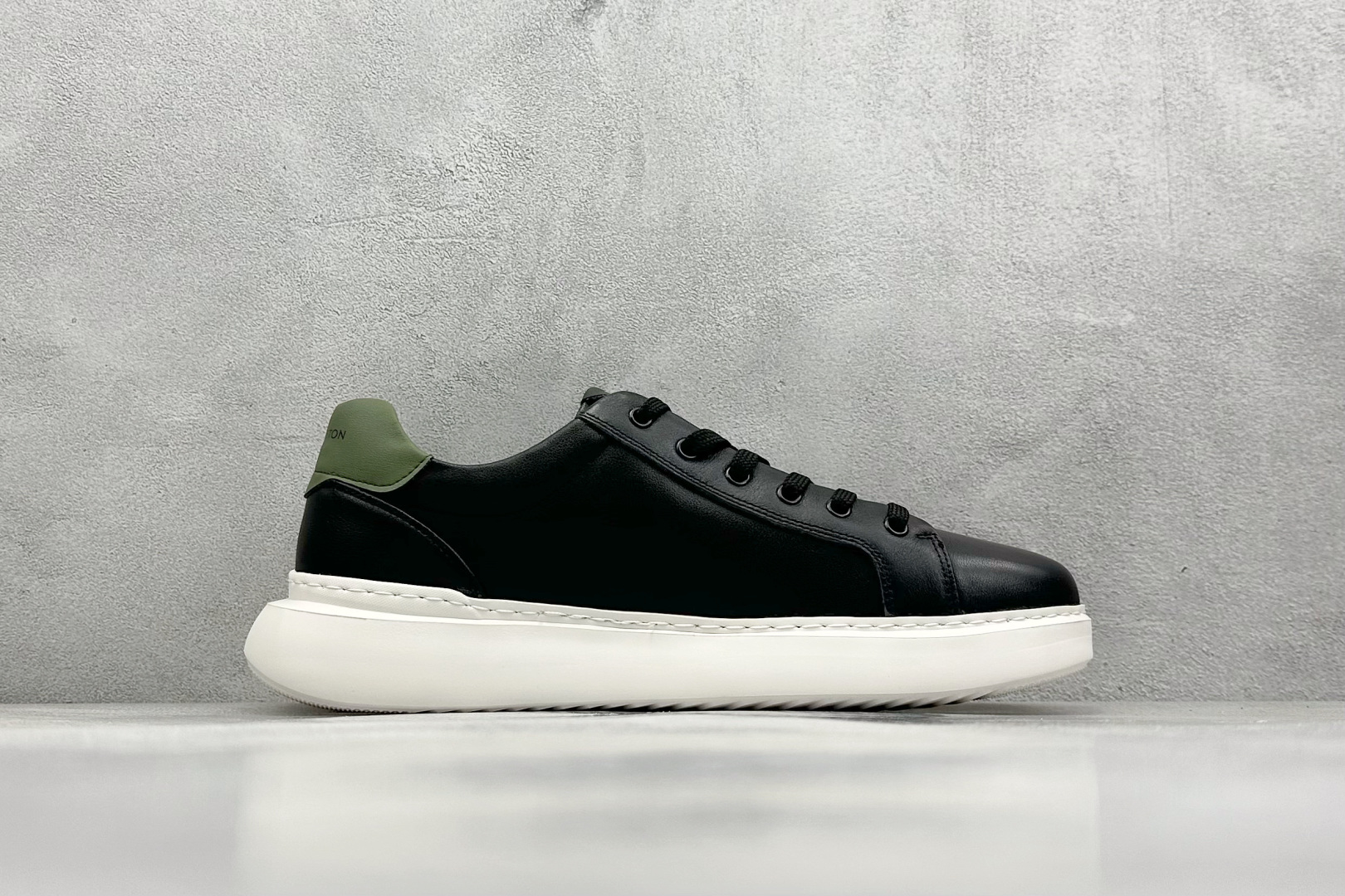 380 Louis Vuitton LV路易威登休闲文化运动板鞋系列