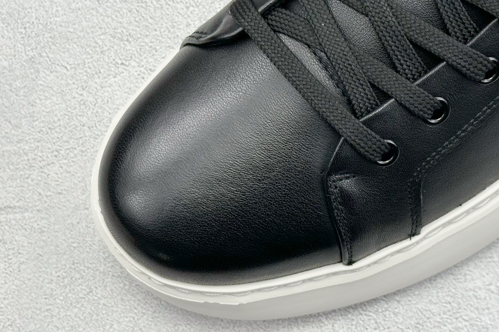 380 Louis Vuitton LV路易威登休闲文化运动板鞋系列