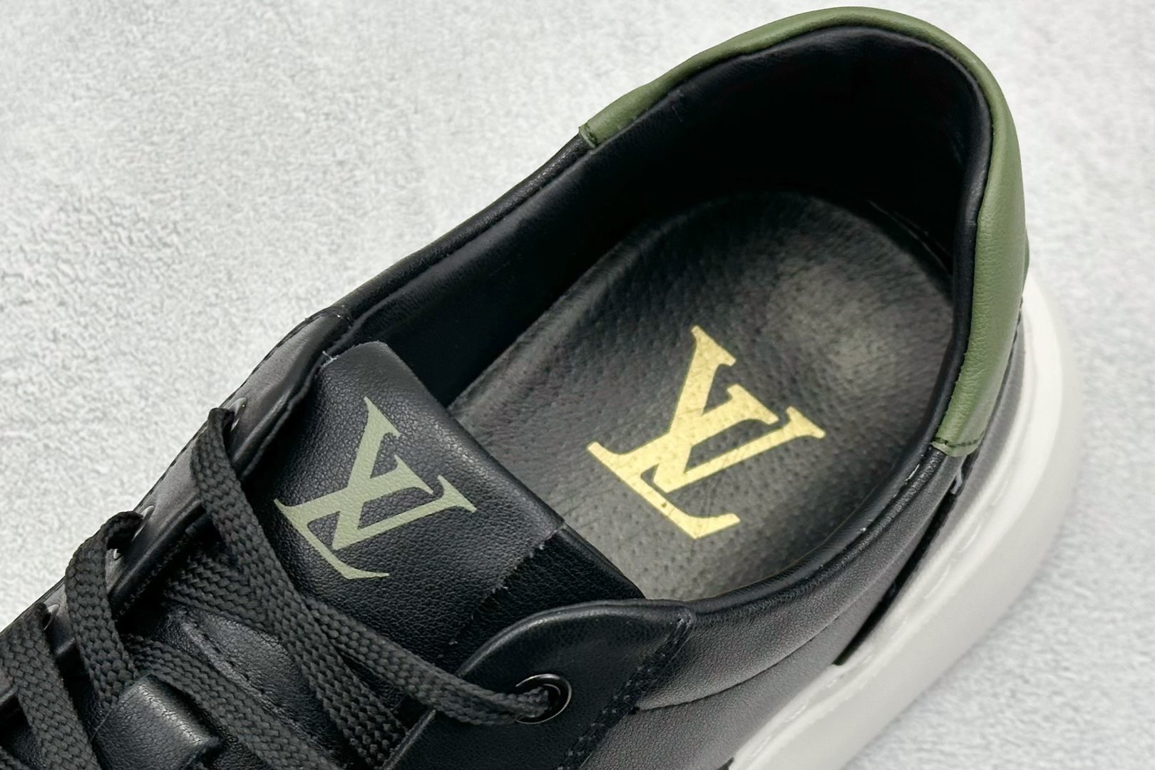 380 Louis Vuitton LV路易威登休闲文化运动板鞋系列