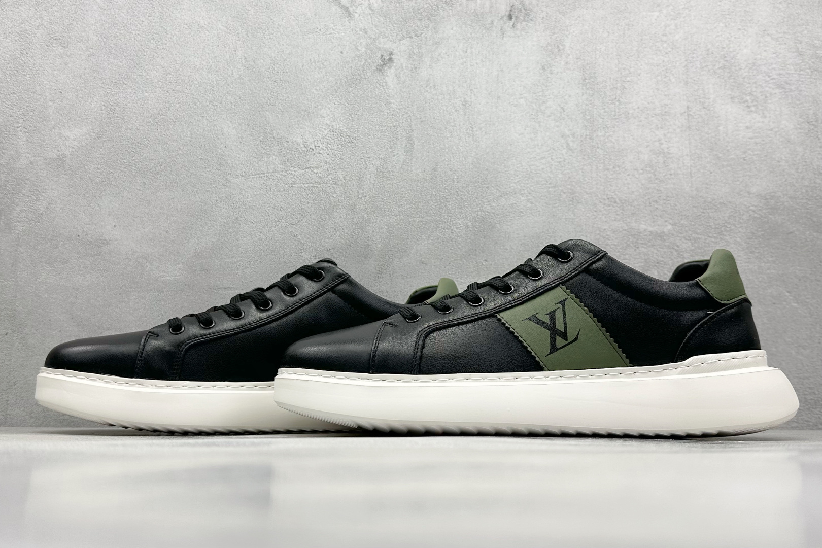 380 Louis Vuitton LV路易威登休闲文化运动板鞋系列