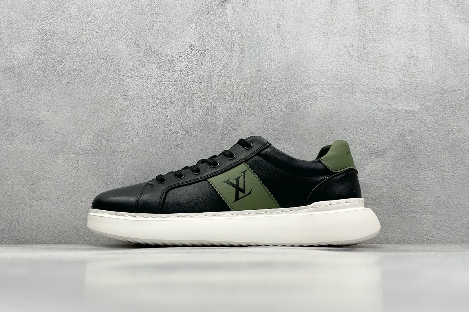 380 Louis Vuitton LV路易威登休闲文化运动板鞋系列
