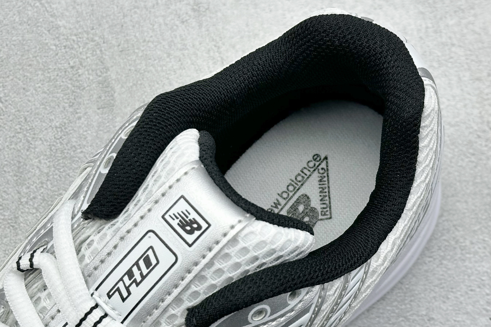  
K版 New Balance 740 复古跑鞋 
小红书爆款 官网售罄
这双鞋确实是NB家经典复古款
