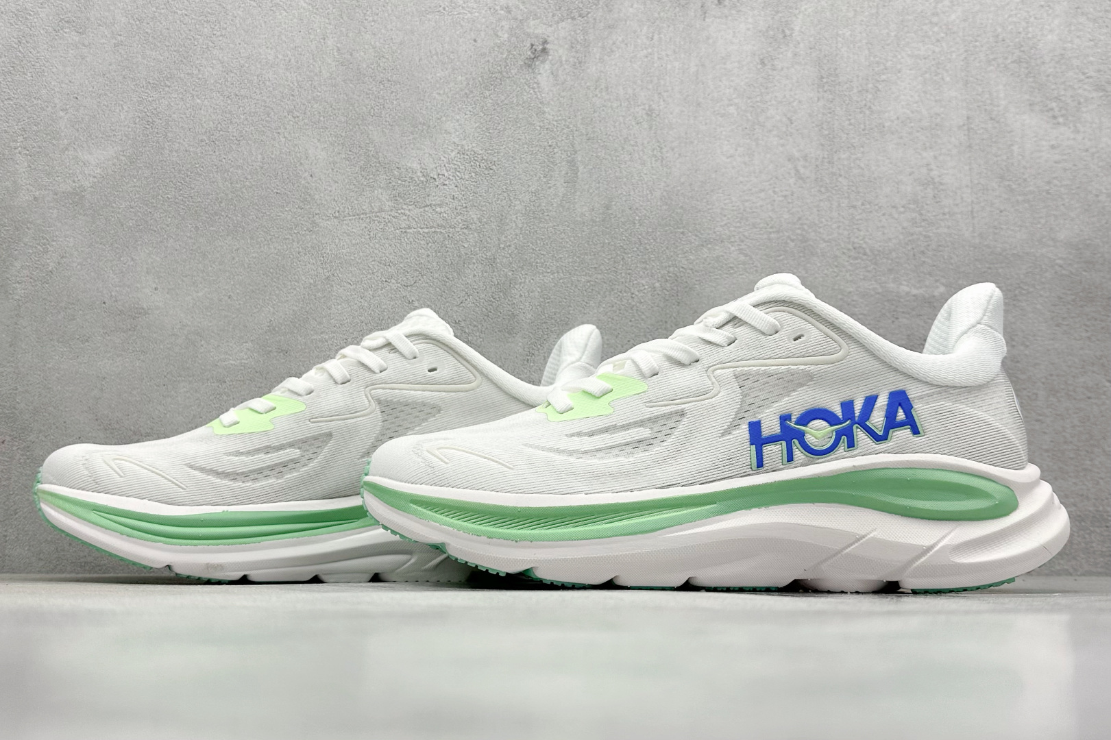  
W版 Hoka W CLIFTON 10 超轻厚底轻量跑步鞋
市售最高品质 原版开发 正确后跟细节 