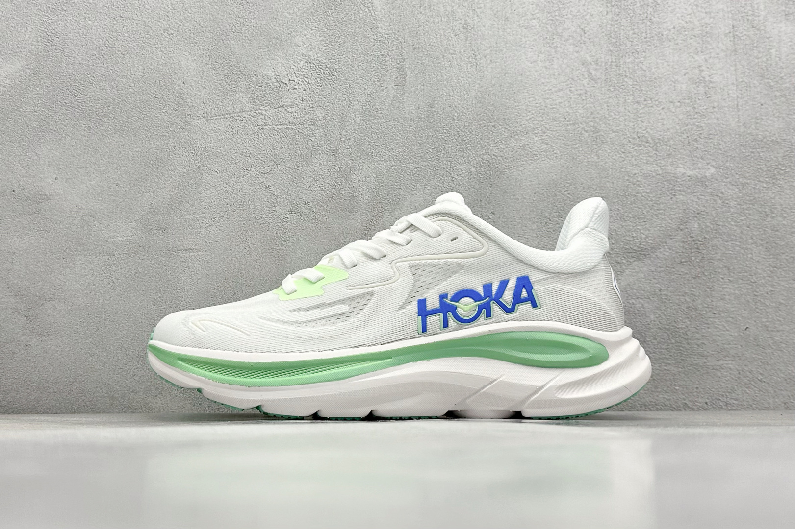  
W版 Hoka W CLIFTON 10 超轻厚底轻量跑步鞋
市售最高品质 原版开发 正确后跟细节 