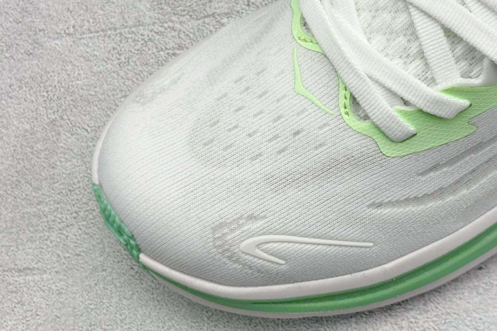  
W版 Hoka W CLIFTON 10 超轻厚底轻量跑步鞋
市售最高品质 原版开发 正确后跟细节 