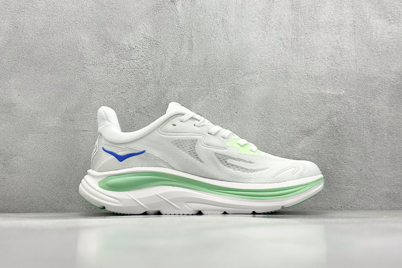  
W版 Hoka W CLIFTON 10 超轻厚底轻量跑步鞋
市售最高品质 原版开发 正确后跟细节 