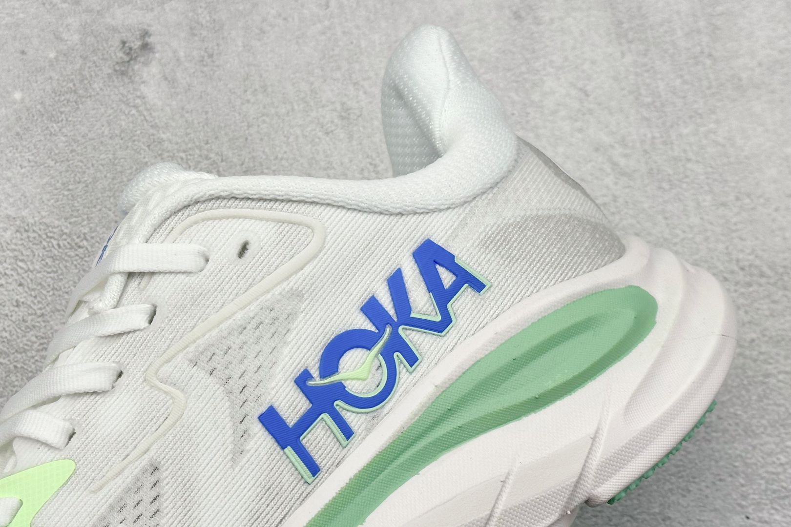  
W版 Hoka W CLIFTON 10 超轻厚底轻量跑步鞋
市售最高品质 原版开发 正确后跟细节 