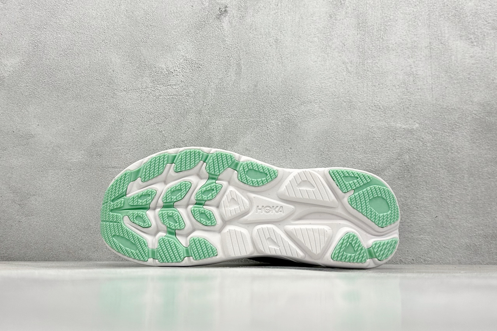  
W版 Hoka W CLIFTON 10 超轻厚底轻量跑步鞋
市售最高品质 原版开发 正确后跟细节 