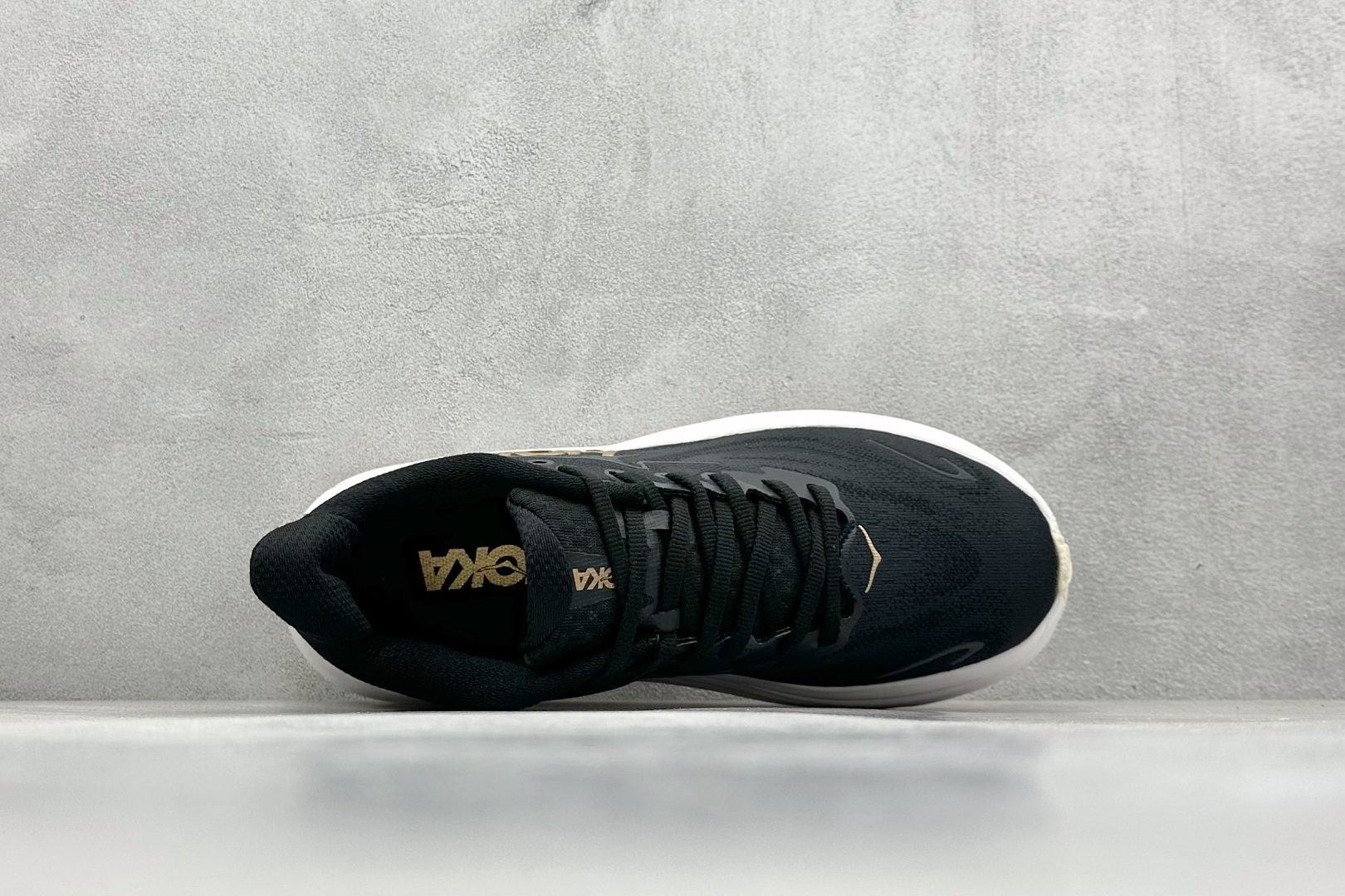  
W版 Hoka W CLIFTON 10 超轻厚底轻量跑步鞋
市售最高品质 原版开发 正确后跟细节 