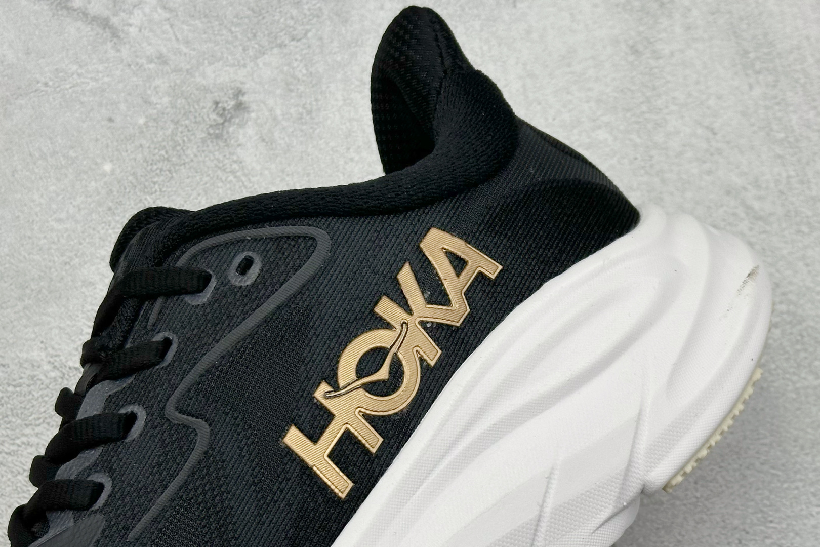  
W版 Hoka W CLIFTON 10 超轻厚底轻量跑步鞋
市售最高品质 原版开发 正确后跟细节 
