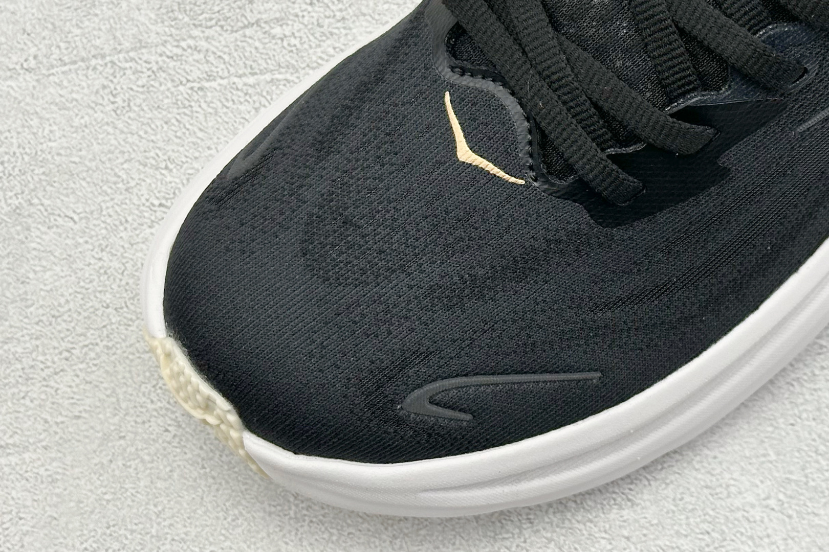  
W版 Hoka W CLIFTON 10 超轻厚底轻量跑步鞋
市售最高品质 原版开发 正确后跟细节 