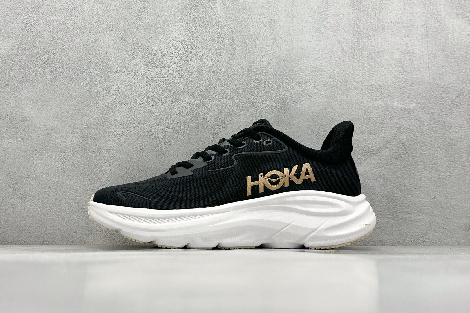  
W版 Hoka W CLIFTON 10 超轻厚底轻量跑步鞋
市售最高品质 原版开发 正确后跟细节 