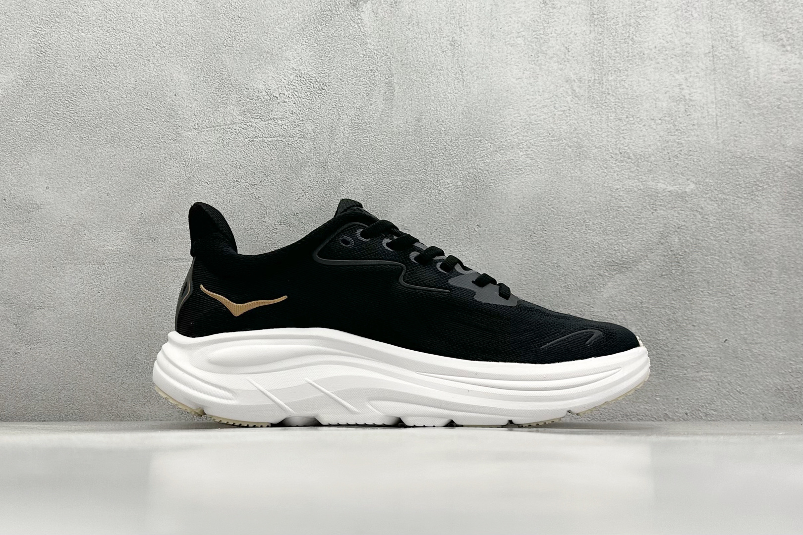  
W版 Hoka W CLIFTON 10 超轻厚底轻量跑步鞋
市售最高品质 原版开发 正确后跟细节 