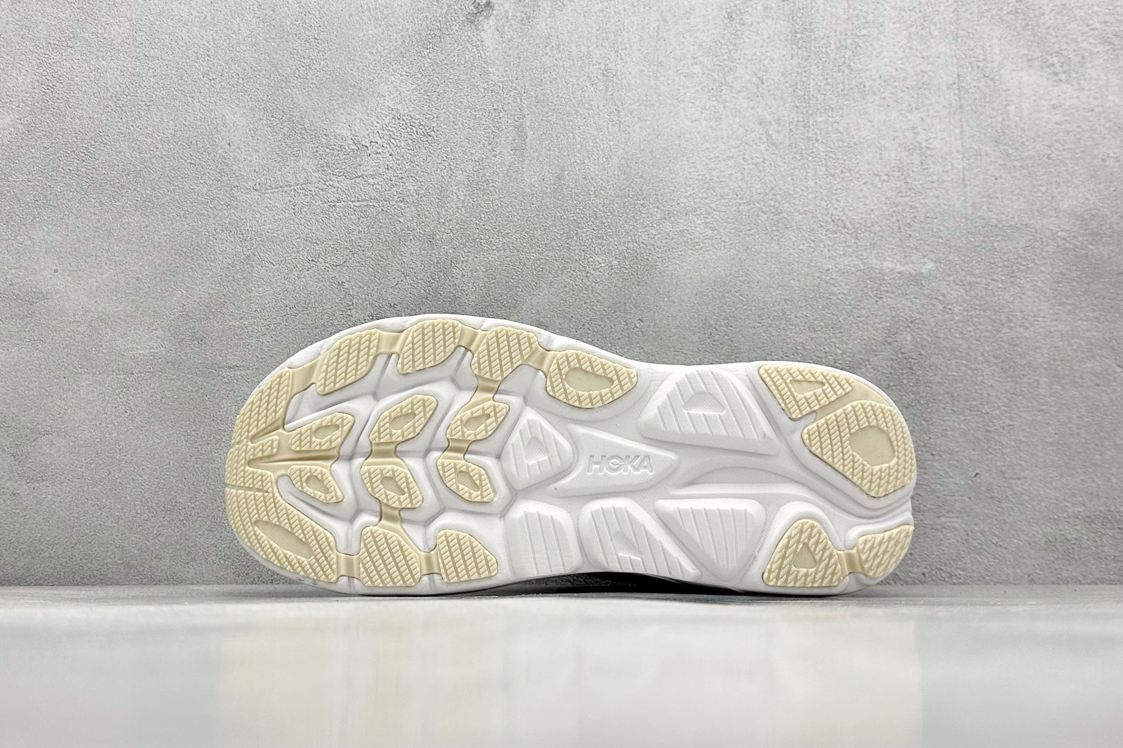  
W版 Hoka W CLIFTON 10 超轻厚底轻量跑步鞋
市售最高品质 原版开发 正确后跟细节 