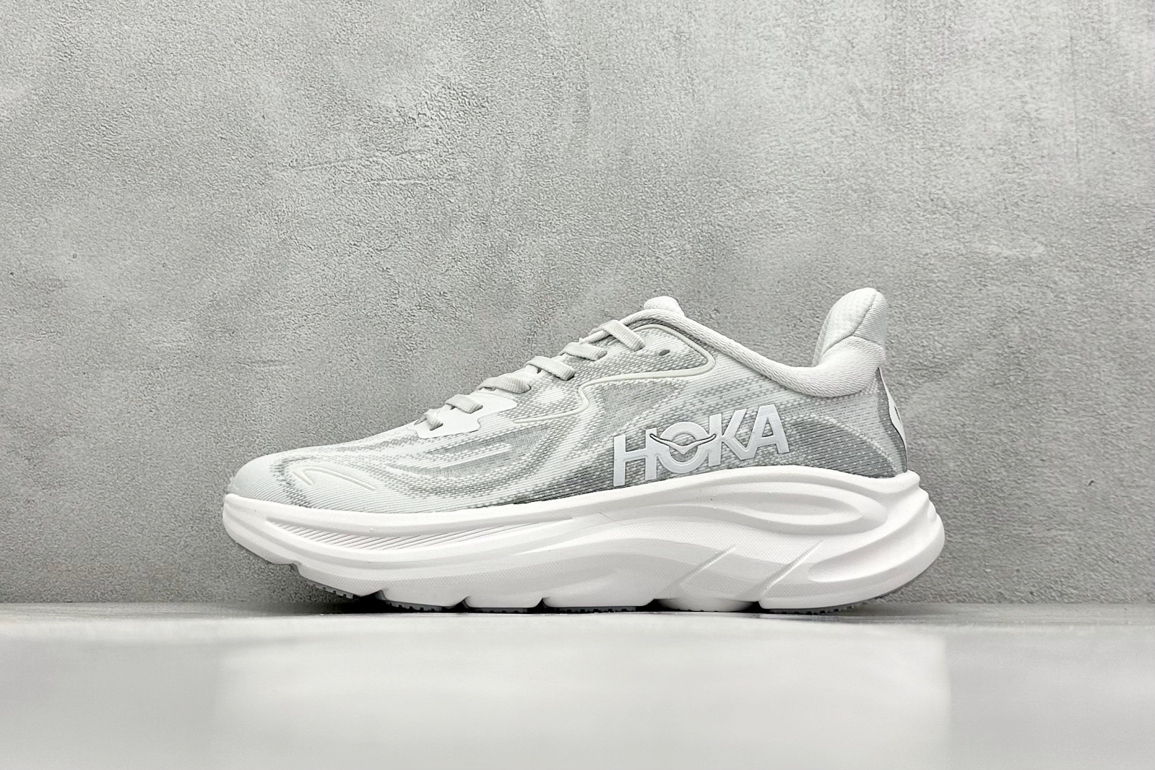  
W版 Hoka W CLIFTON 10 超轻厚底轻量跑步鞋
市售最高品质 原版开发 正确后跟细节 