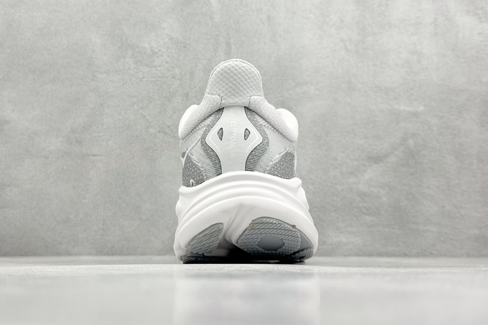  
W版 Hoka W CLIFTON 10 超轻厚底轻量跑步鞋
市售最高品质 原版开发 正确后跟细节 