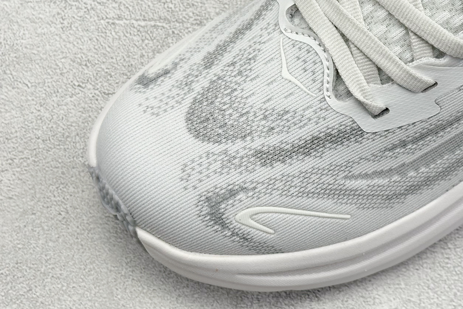  
W版 Hoka W CLIFTON 10 超轻厚底轻量跑步鞋
市售最高品质 原版开发 正确后跟细节 