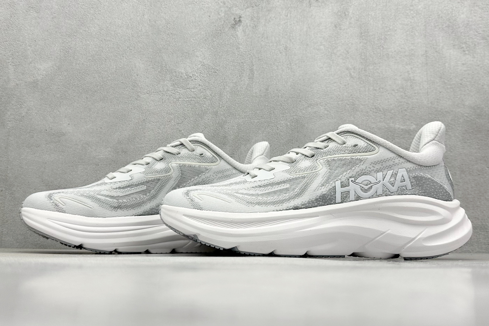  
W版 Hoka W CLIFTON 10 超轻厚底轻量跑步鞋
市售最高品质 原版开发 正确后跟细节 