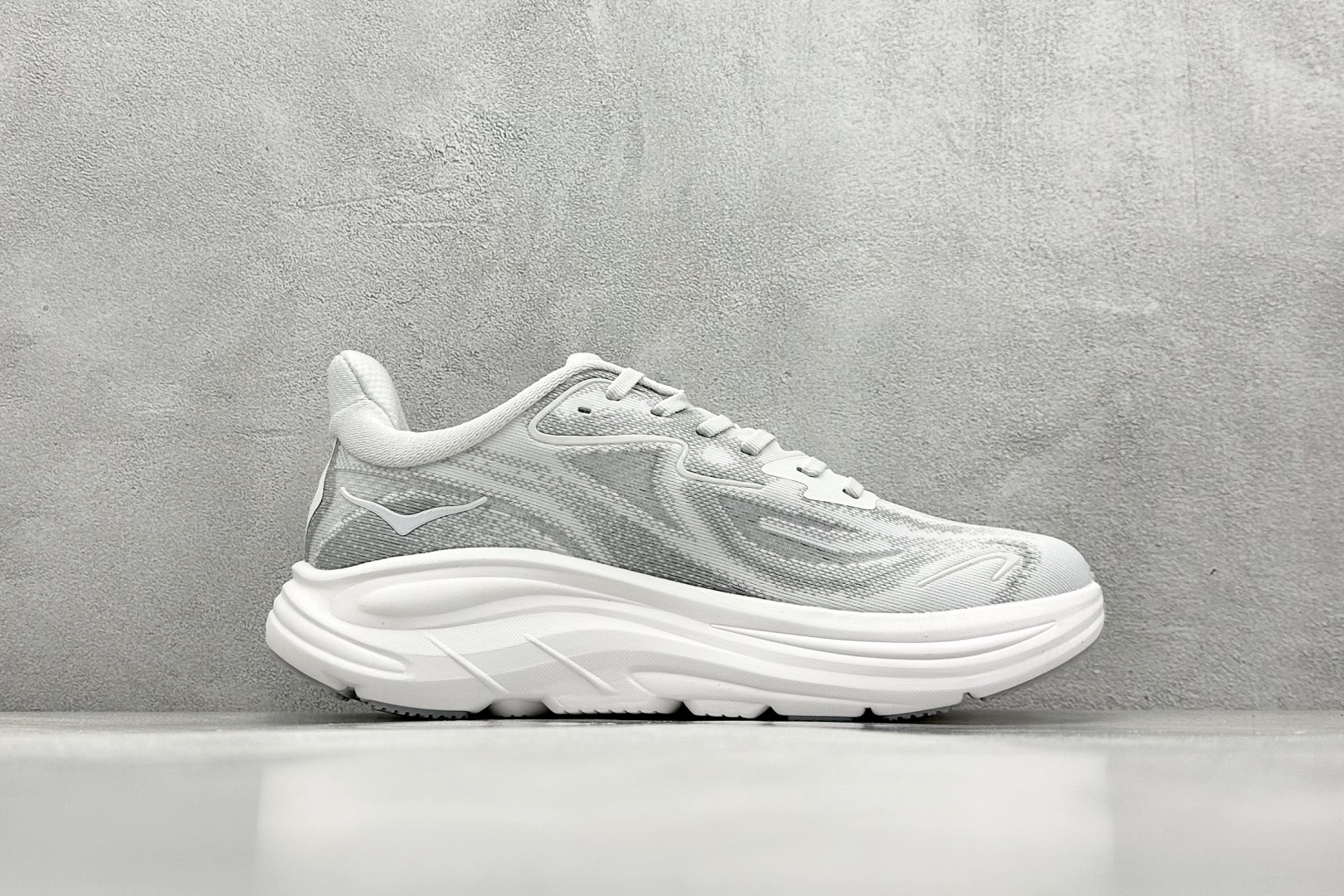  
W版 Hoka W CLIFTON 10 超轻厚底轻量跑步鞋
市售最高品质 原版开发 正确后跟细节 