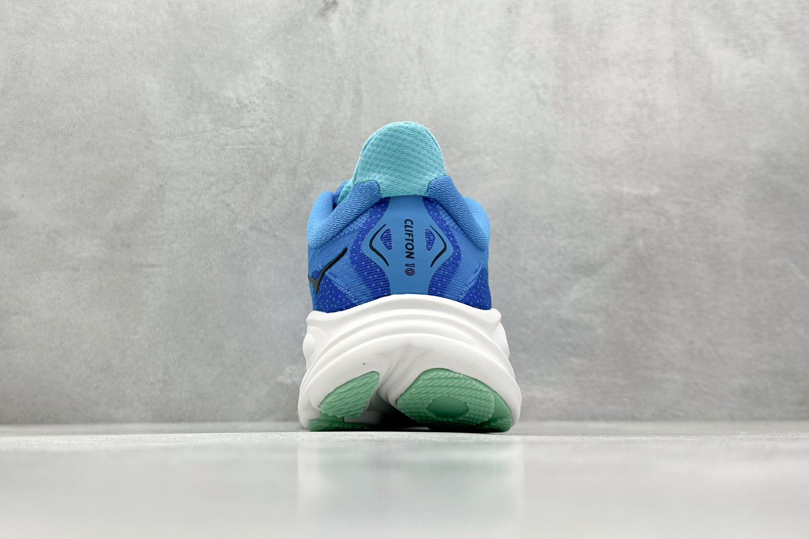  
W版 Hoka W CLIFTON 10 超轻厚底轻量跑步鞋
市售最高品质 原版开发 正确后跟细节 