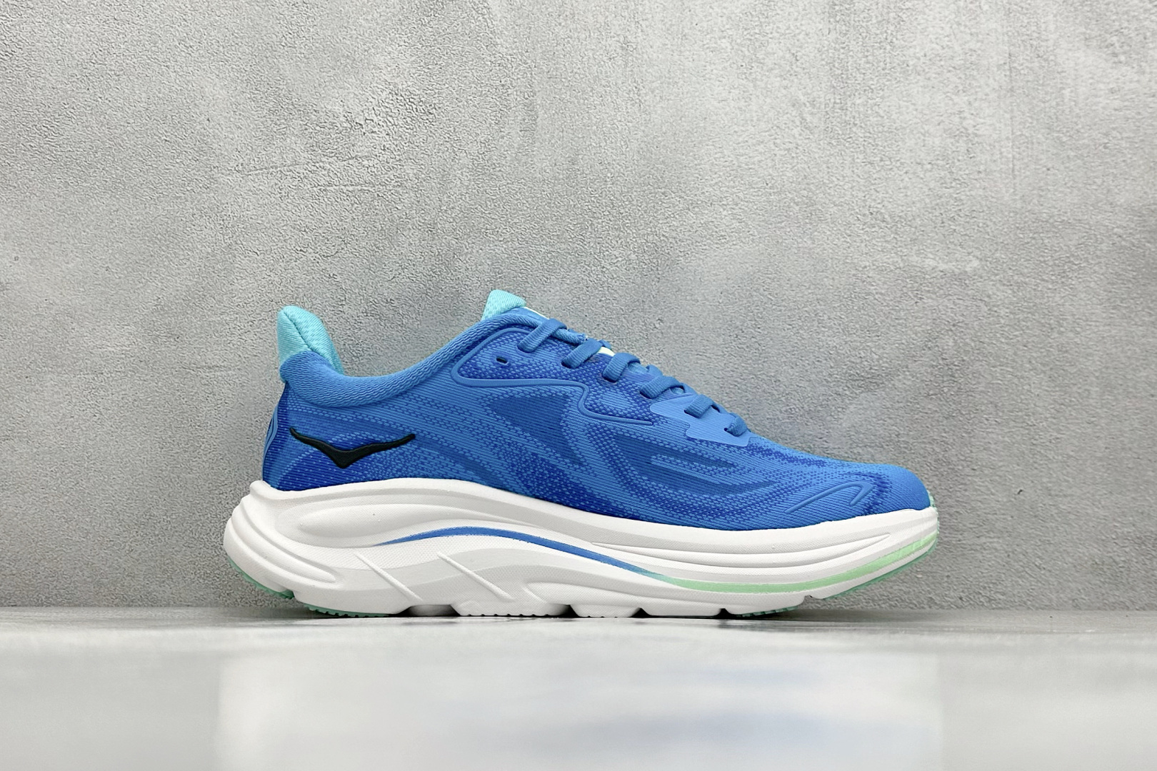  
W版 Hoka W CLIFTON 10 超轻厚底轻量跑步鞋
市售最高品质 原版开发 正确后跟细节 
