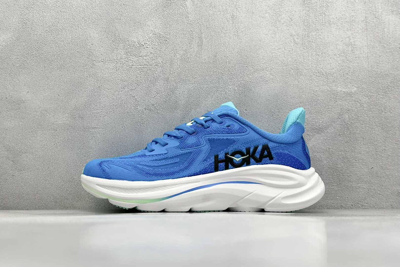  
W版 Hoka W CLIFTON 10 超轻厚底轻量跑步鞋
市售最高品质 原版开发 正确后跟细节 