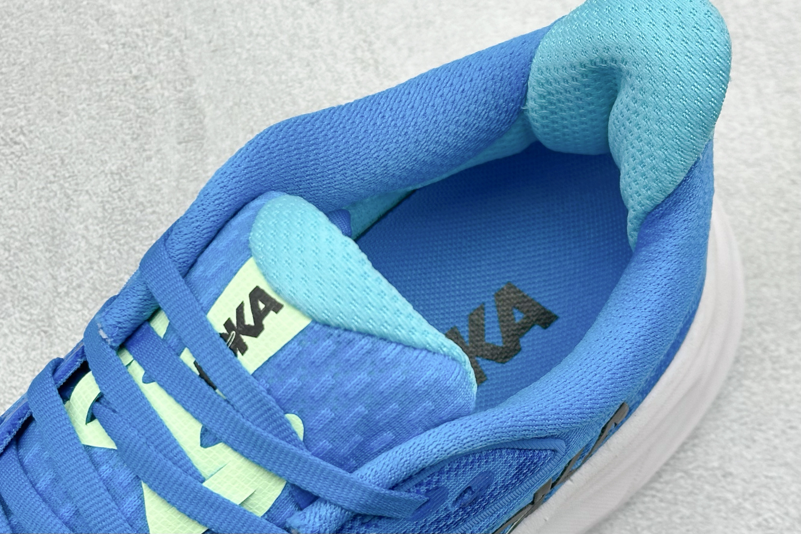  
W版 Hoka W CLIFTON 10 超轻厚底轻量跑步鞋
市售最高品质 原版开发 正确后跟细节 