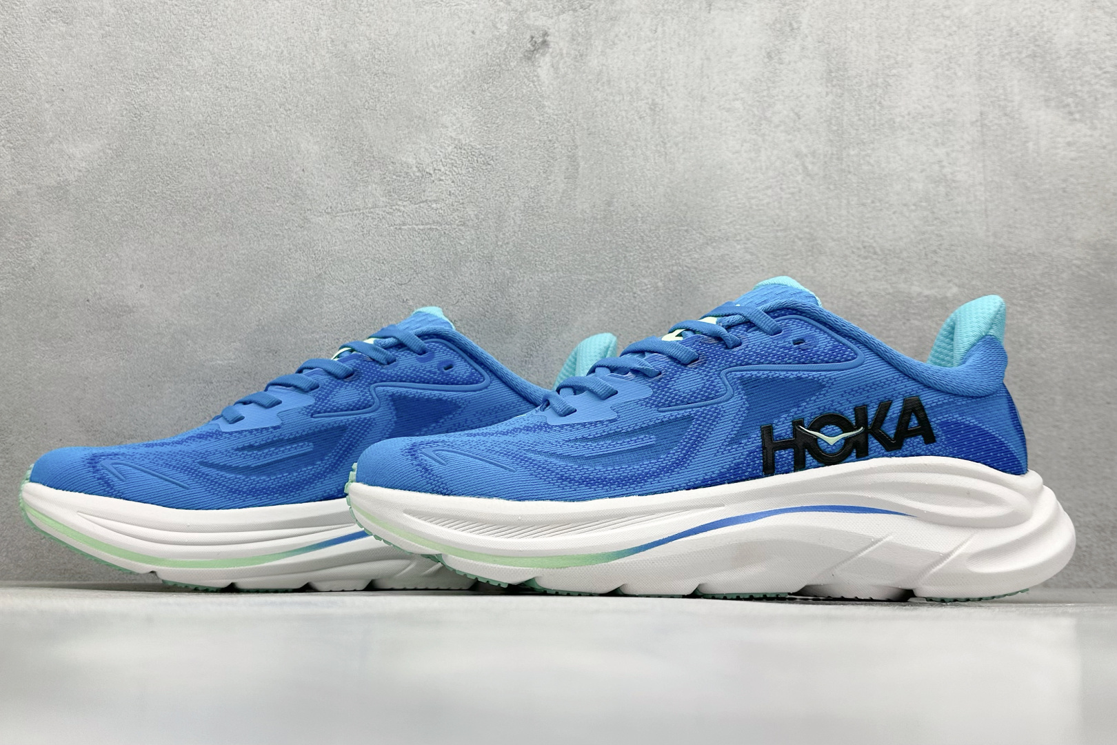  
W版 Hoka W CLIFTON 10 超轻厚底轻量跑步鞋
市售最高品质 原版开发 正确后跟细节 