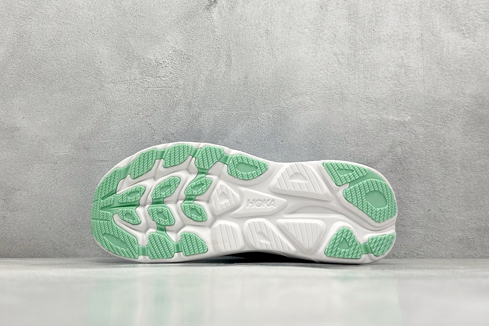  
W版 Hoka W CLIFTON 10 超轻厚底轻量跑步鞋
市售最高品质 原版开发 正确后跟细节 