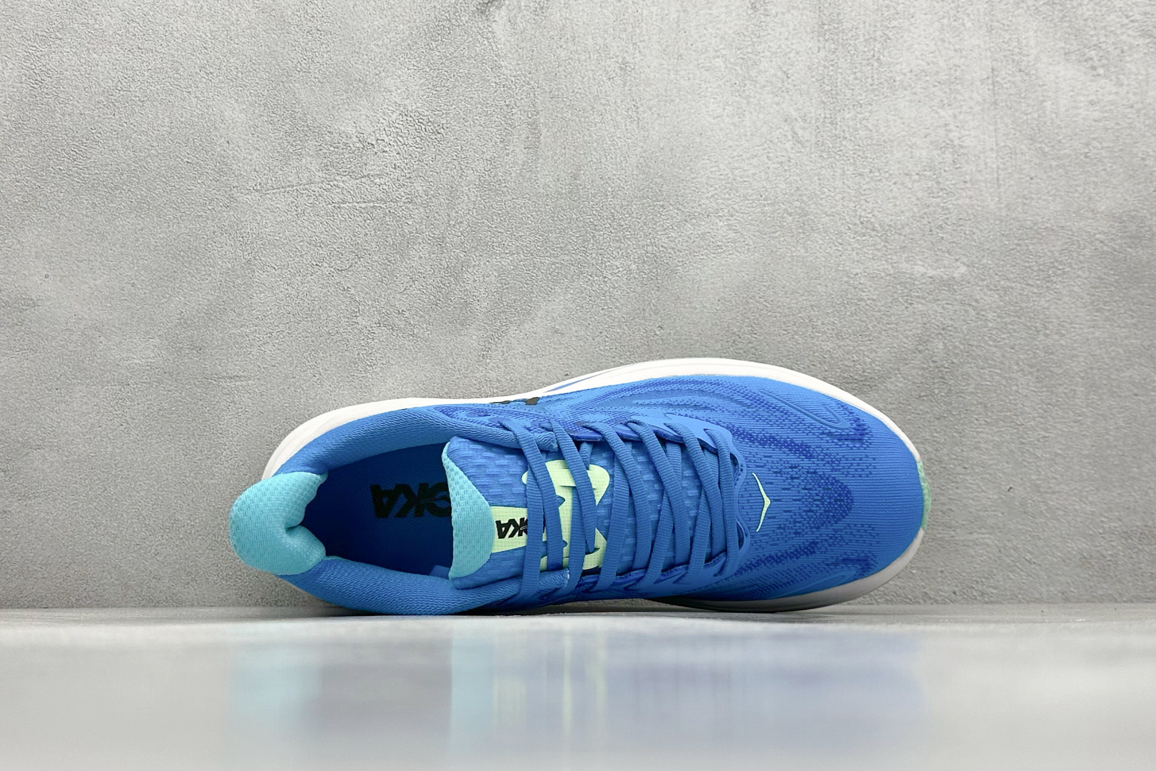  
W版 Hoka W CLIFTON 10 超轻厚底轻量跑步鞋
市售最高品质 原版开发 正确后跟细节 