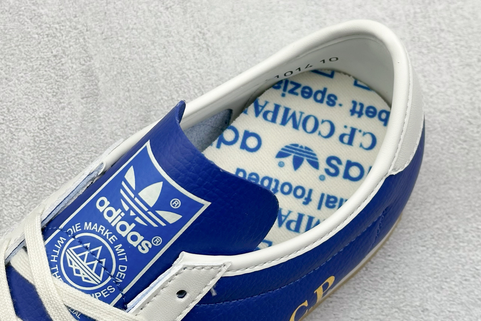  
AD CP ITALIA SPZL低帮休闲跑鞋
全新高端零售平台专供品质出货  全鞋身采用头层牛皮 