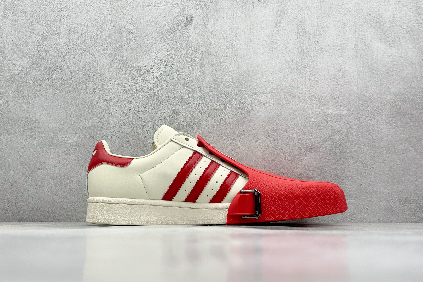  
（备注：配件丢失扣50元，收退货请留意）AVAVAV x adidas originals SUPE