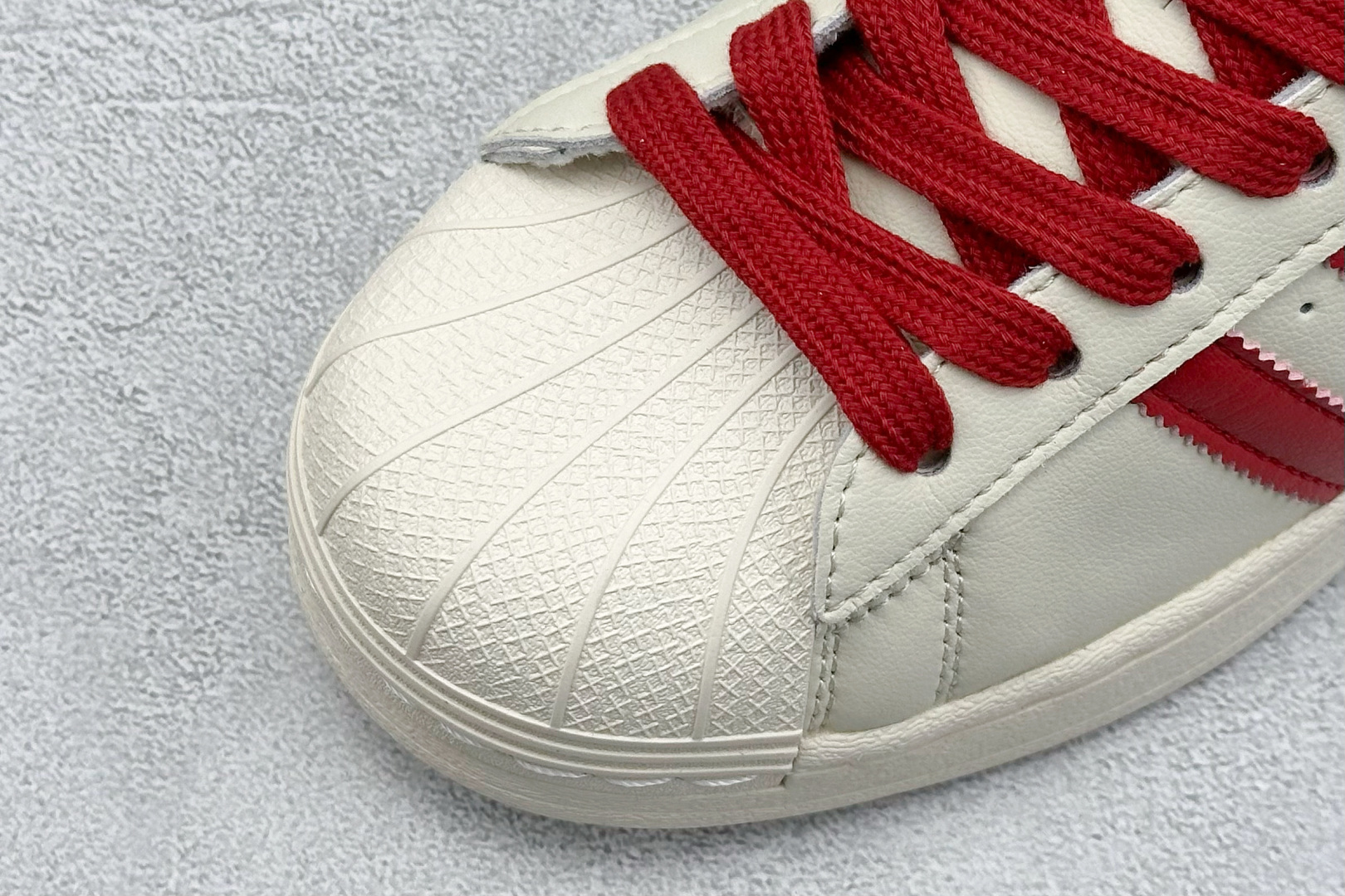  
（备注：配件丢失扣50元，收退货请留意）AVAVAV x adidas originals SUPE