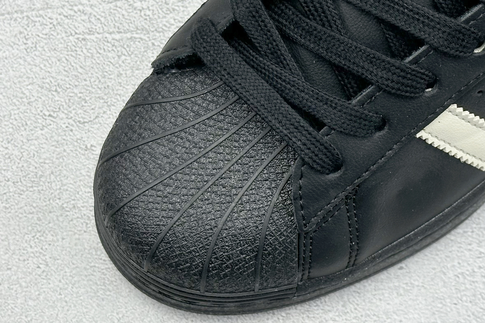  
（备注：配件丢失扣50元，收退货请留意）AVAVAV x adidas originals SUPE