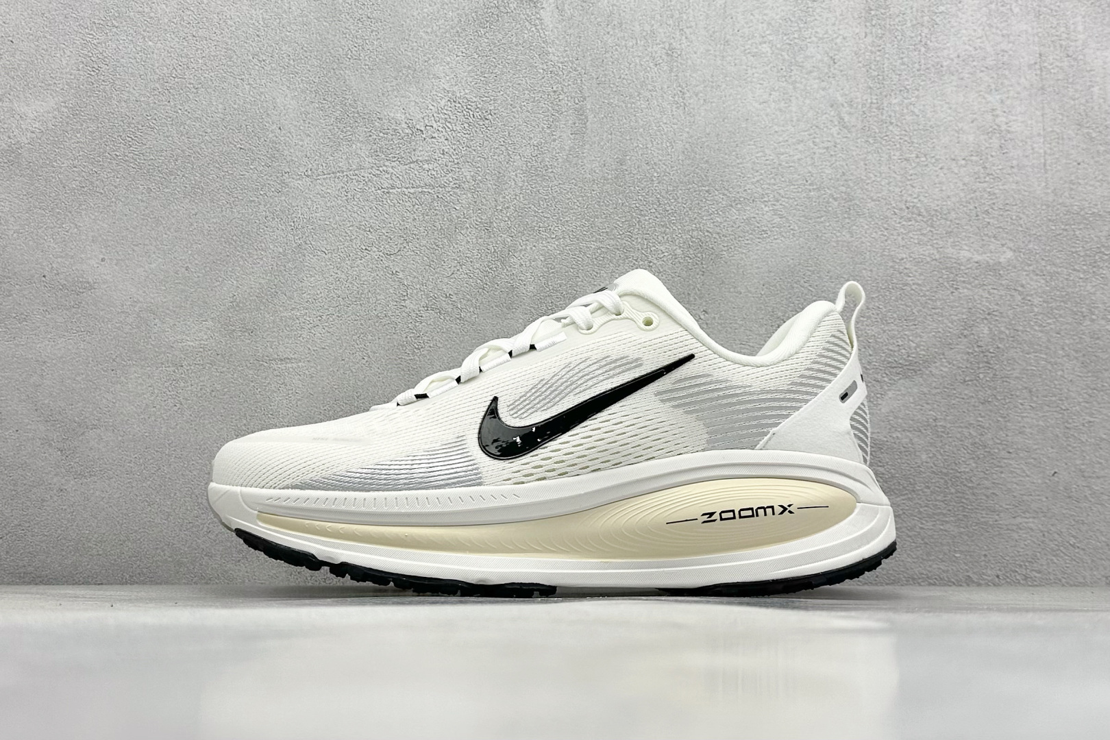  
K Nk Air Zoom Vomero 18 登月18 2025新款缓震休闲跑鞋
#原鞋开发 内