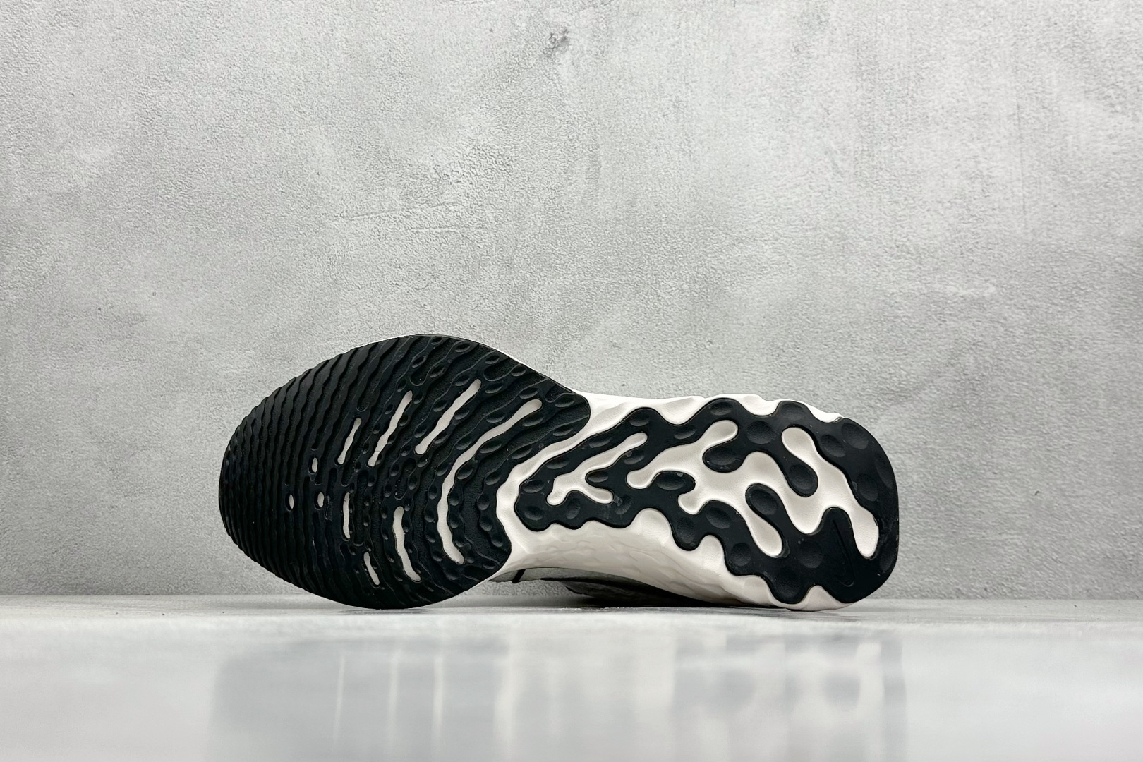  
Nike React Infinity Run Fk 3 采用 React泡绵的鞋款更多了增量泡绵的