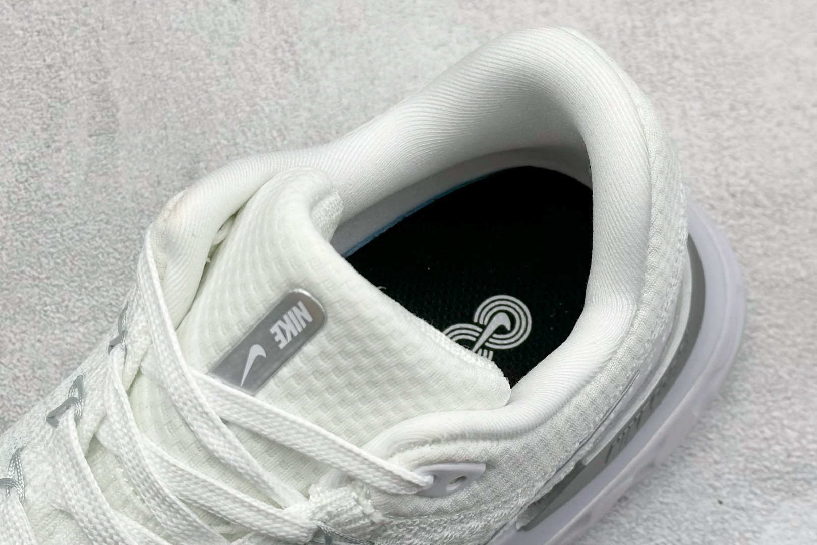 
Nike React Infinity Run Fk 3 采用 React泡绵的鞋款更多了增量泡绵的
