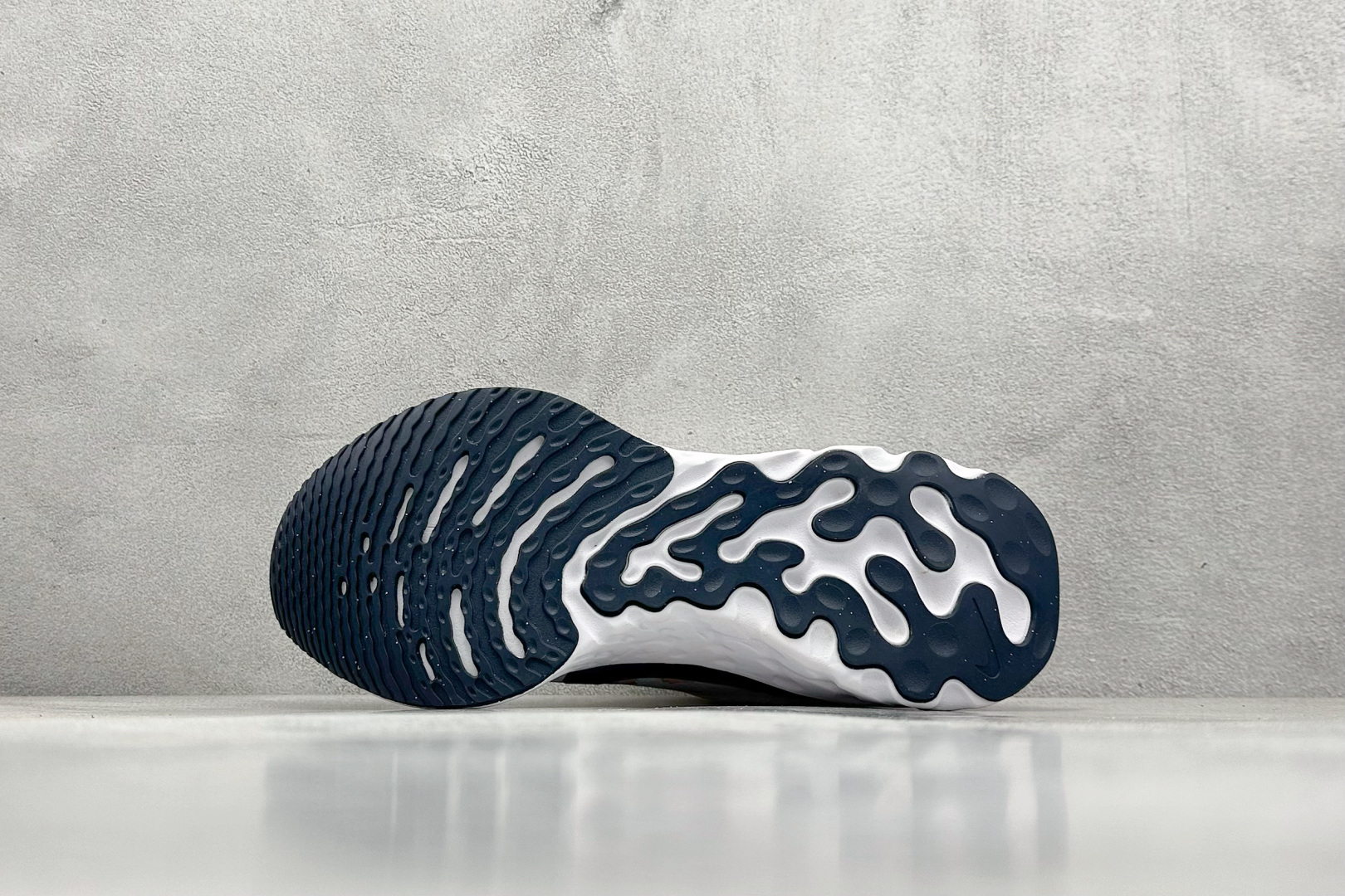  
Nike React Infinity Run Fk 3 采用 React泡绵的鞋款更多了增量泡绵的