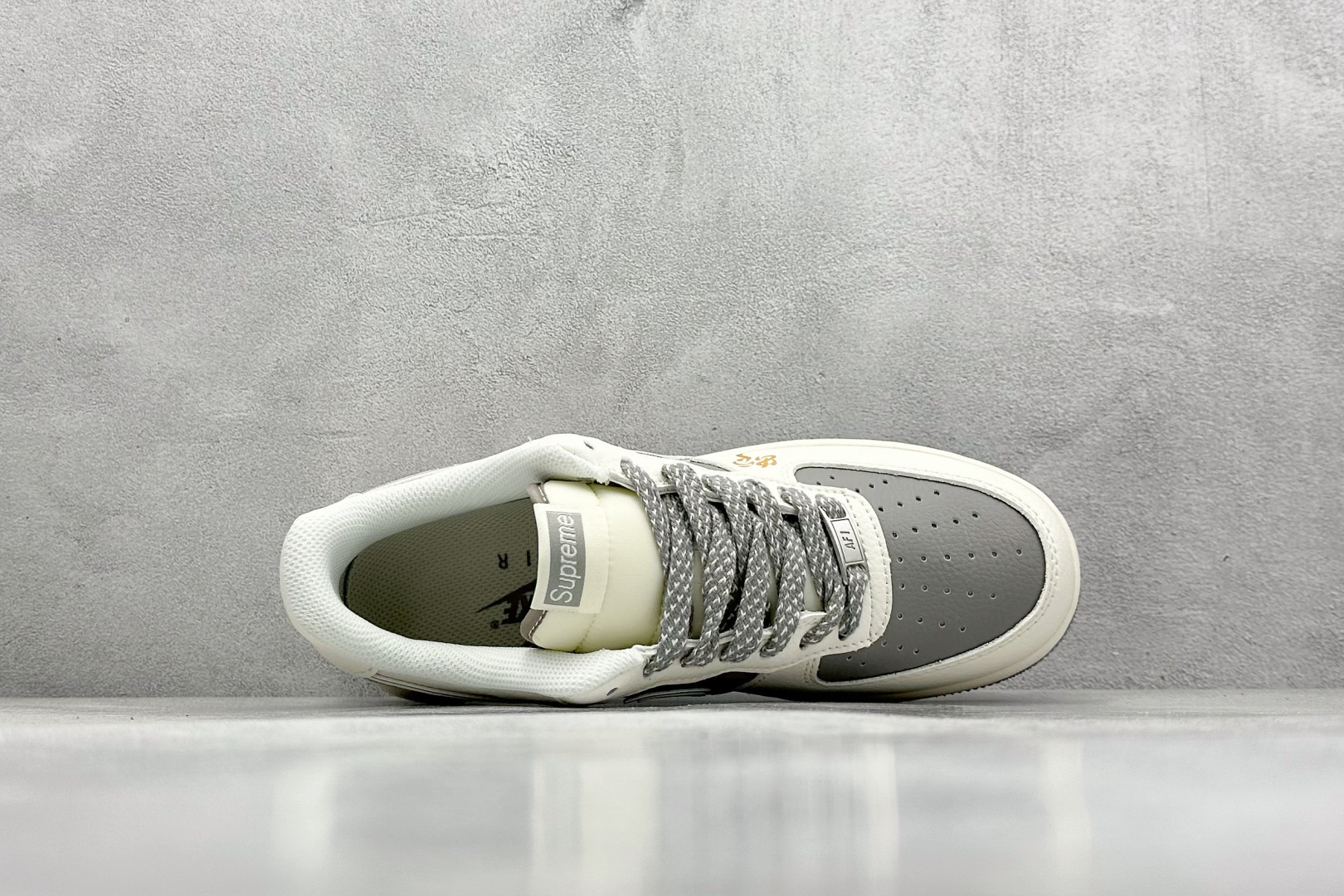  
Nike Air Force 1 Low 07 x Supreme 蛇年限定 白灰双小钩满天星
原楦