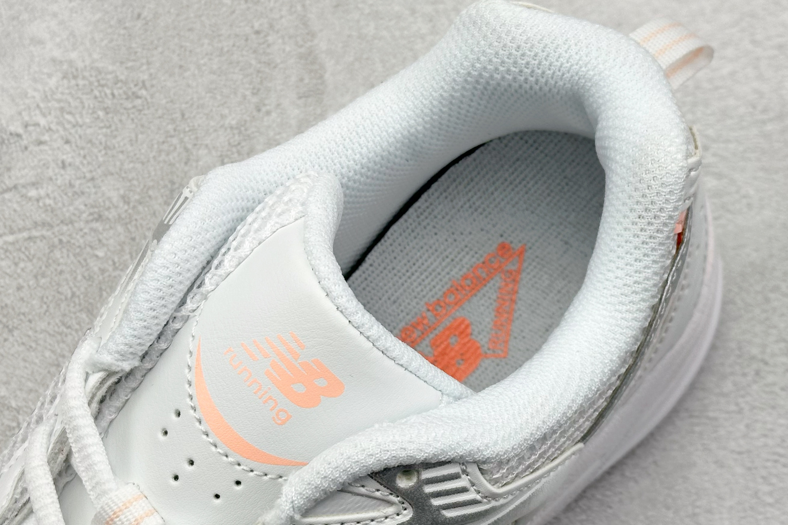 福利特价 
New Balance NB530 新百伦复古透气跑步鞋 抛弃过往以皮革为主的人气轮廓 以极