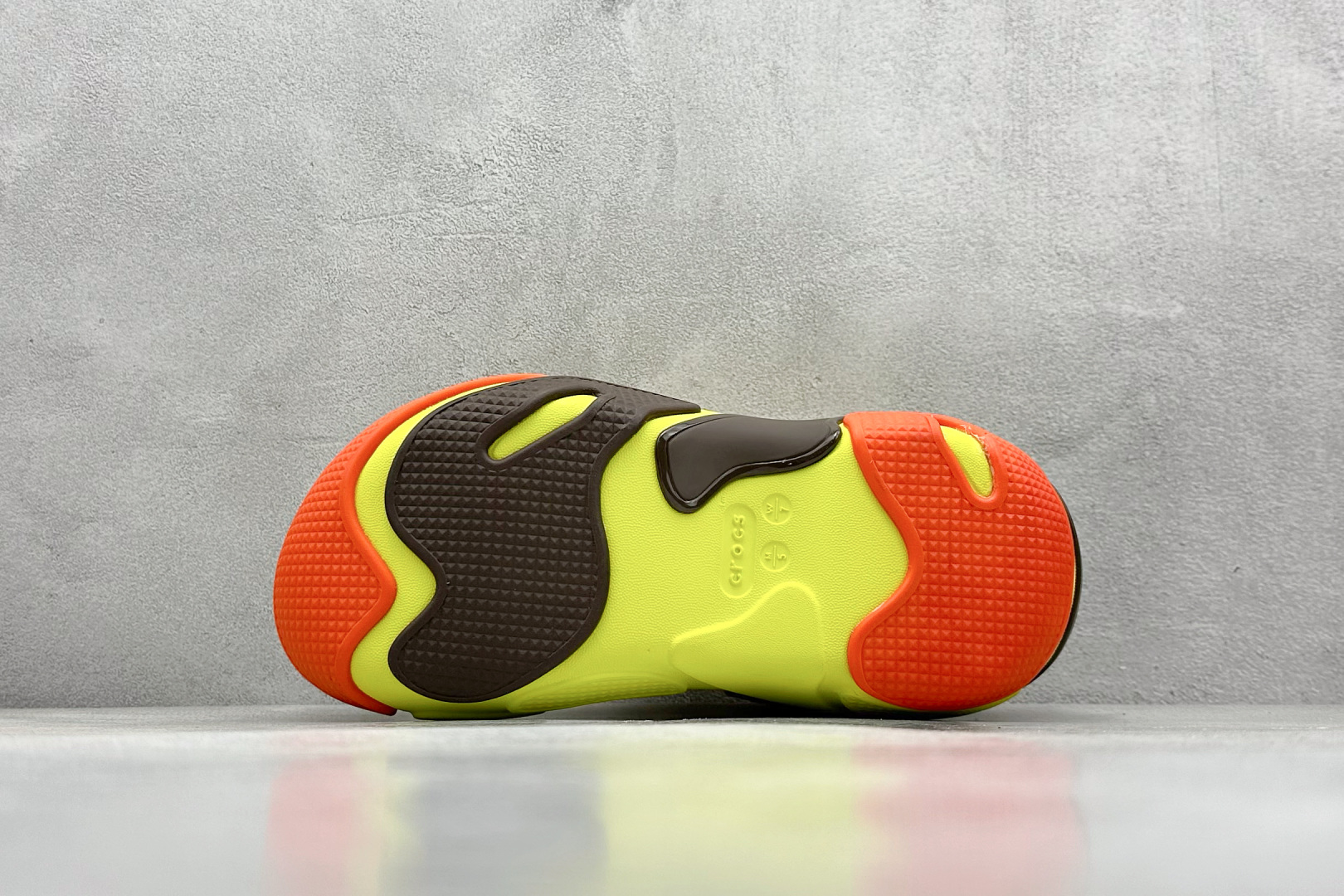  终端放店
K版  Crocs 卡洛驰 贝壳

Size：M4=36-37
           M5=