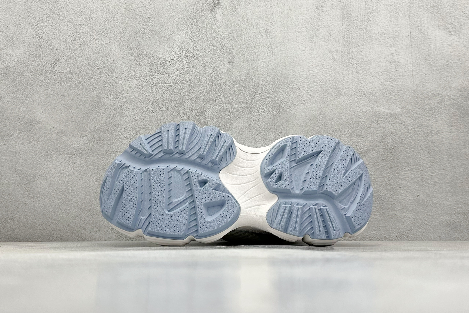  终端放店
NY版 MLB Chunky Runner Basic 老爹鞋系列低帮轻量增高厚底百搭休闲运