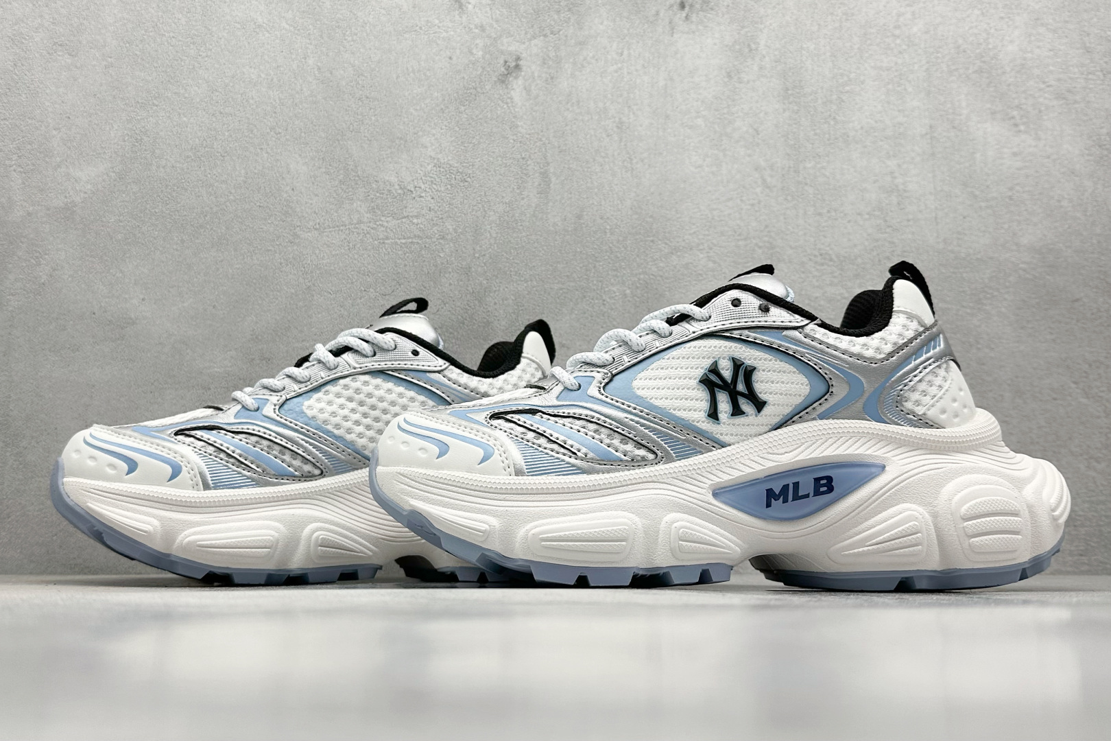  终端放店
NY版 MLB Chunky Runner Basic 老爹鞋系列低帮轻量增高厚底百搭休闲运