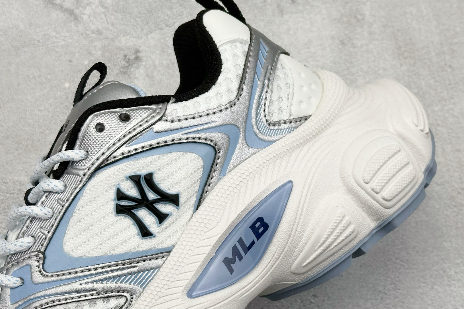 终端放店
NY版 MLB Chunky Runner Basic 老爹鞋系列低帮轻量增高厚底百搭休闲运
