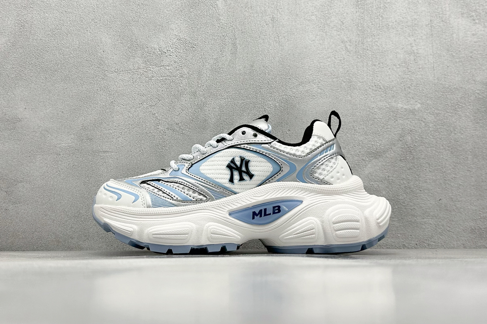 终端放店
NY版 MLB Chunky Runner Basic 老爹鞋系列低帮轻量增高厚底百搭休闲运